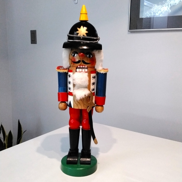 20" Soldier Nutcracker - Picture 1 of 7